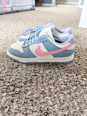 Nike Kids Low-Top Sneakers in Light Blue and Pink